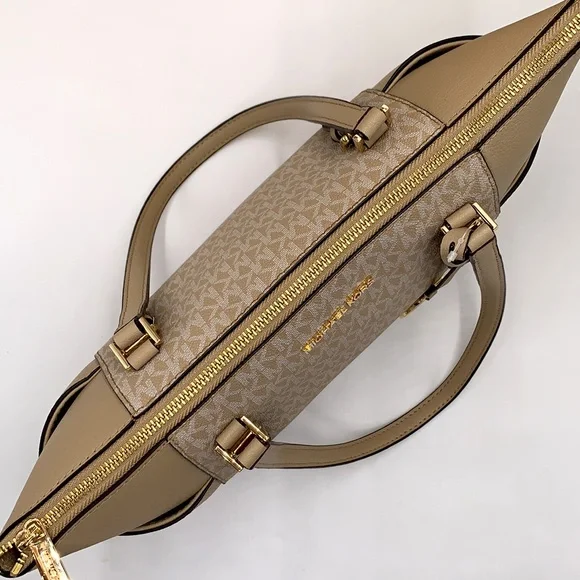 MICHAEL KORS
Charlotte Large Logo and Leather Top-Zip Tote Bag Bisque Mu… - Picture 10 of 16